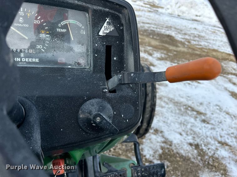 image for item MO9148 2005 John Deere 5203 tractor