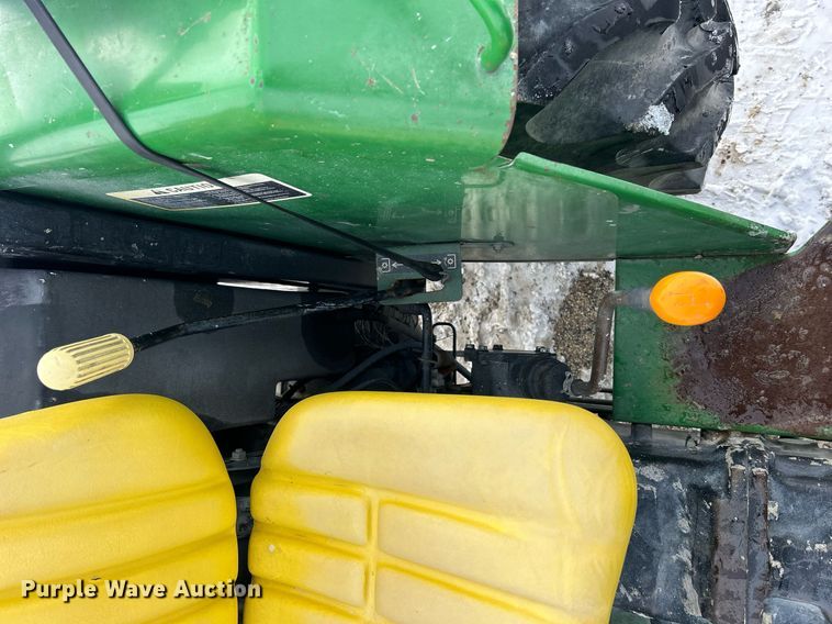 image for item MO9148 2005 John Deere 5203 tractor