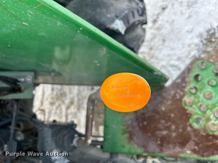 image for item MO9148 2005 John Deere 5203 tractor