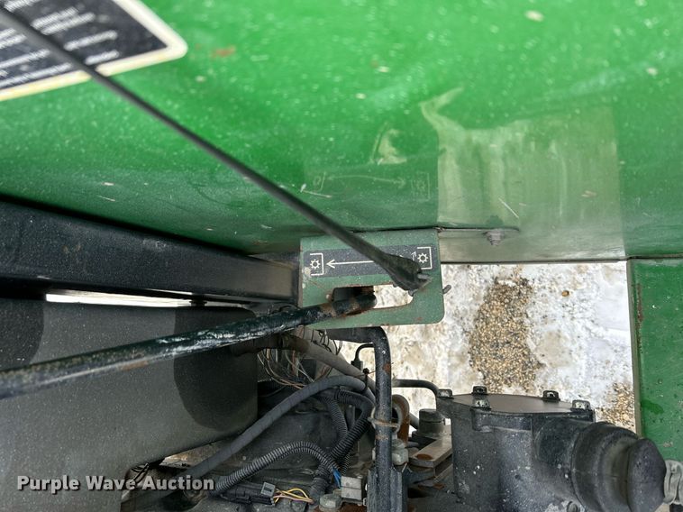 image for item MO9148 2005 John Deere 5203 tractor