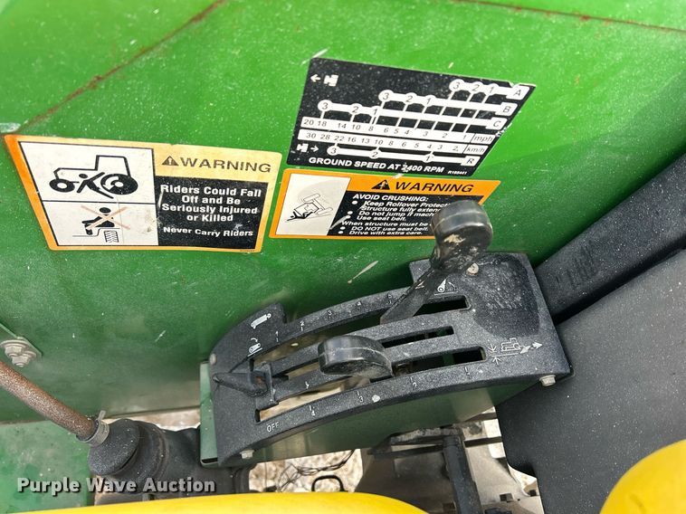 image for item MO9148 2005 John Deere 5203 tractor