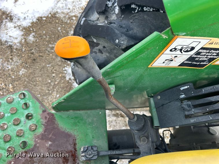 image for item MO9148 2005 John Deere 5203 tractor