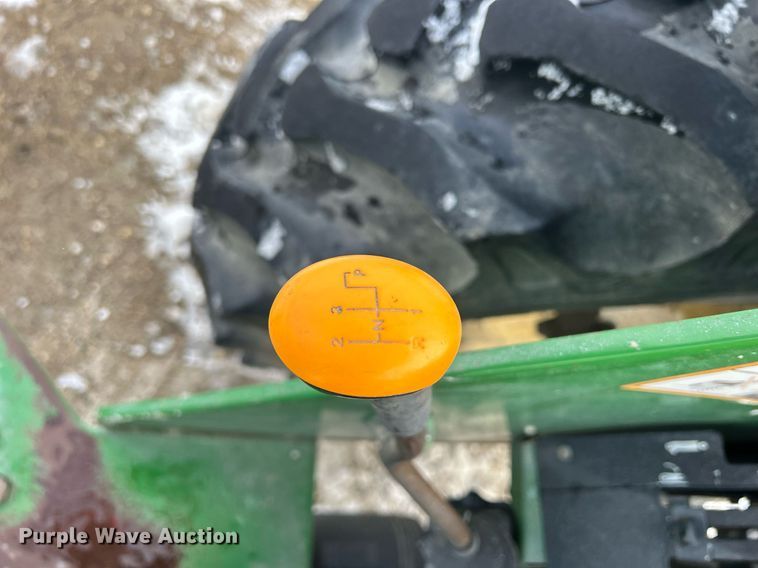 image for item MO9148 2005 John Deere 5203 tractor