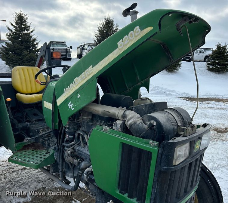 image for item MO9148 2005 John Deere 5203 tractor