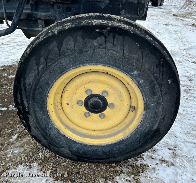 image for item MO9148 2005 John Deere 5203 tractor