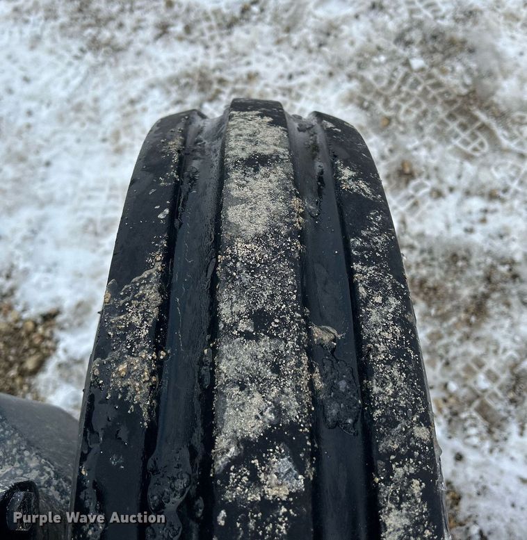 image for item MO9148 2005 John Deere 5203 tractor