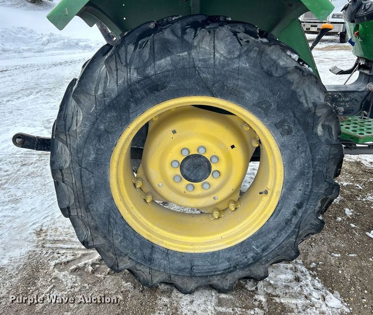 image for item MO9148 2005 John Deere 5203 tractor