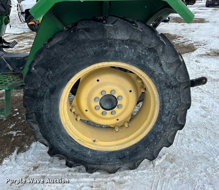 image for item MO9148 2005 John Deere 5203 tractor