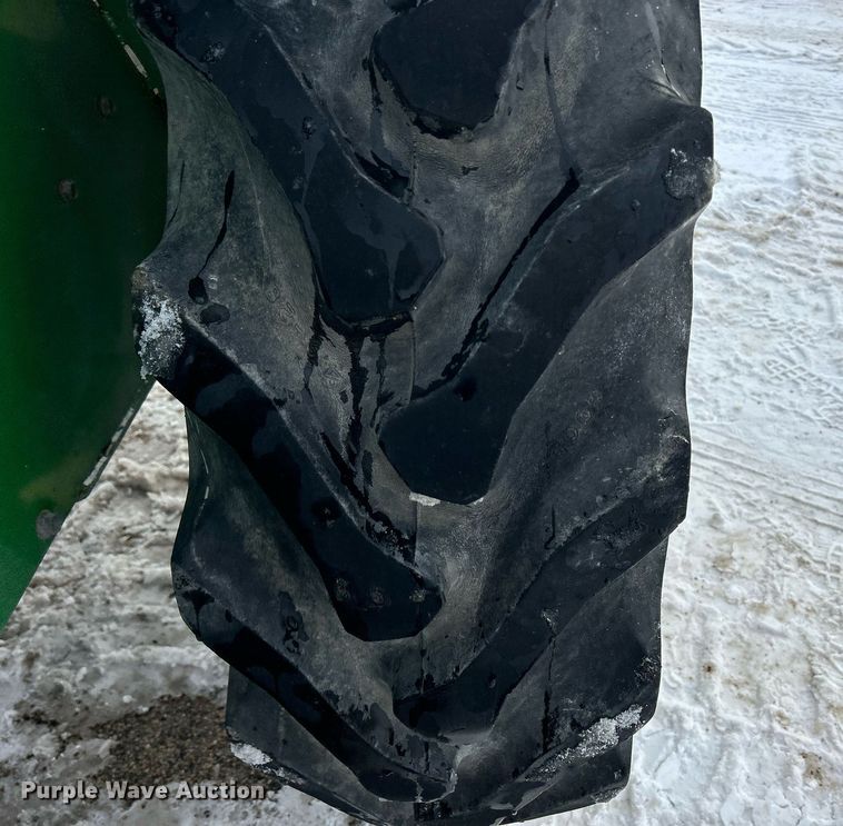 image for item MO9148 2005 John Deere 5203 tractor