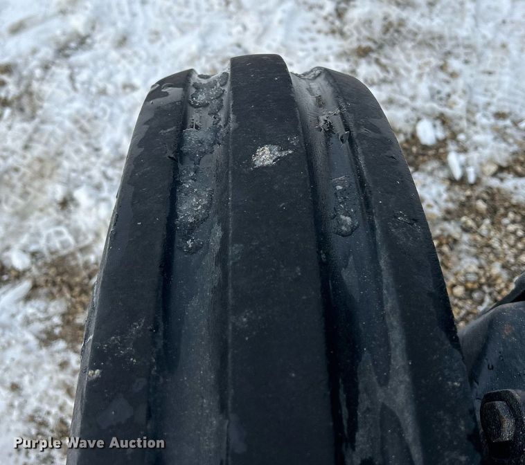 image for item MO9148 2005 John Deere 5203 tractor