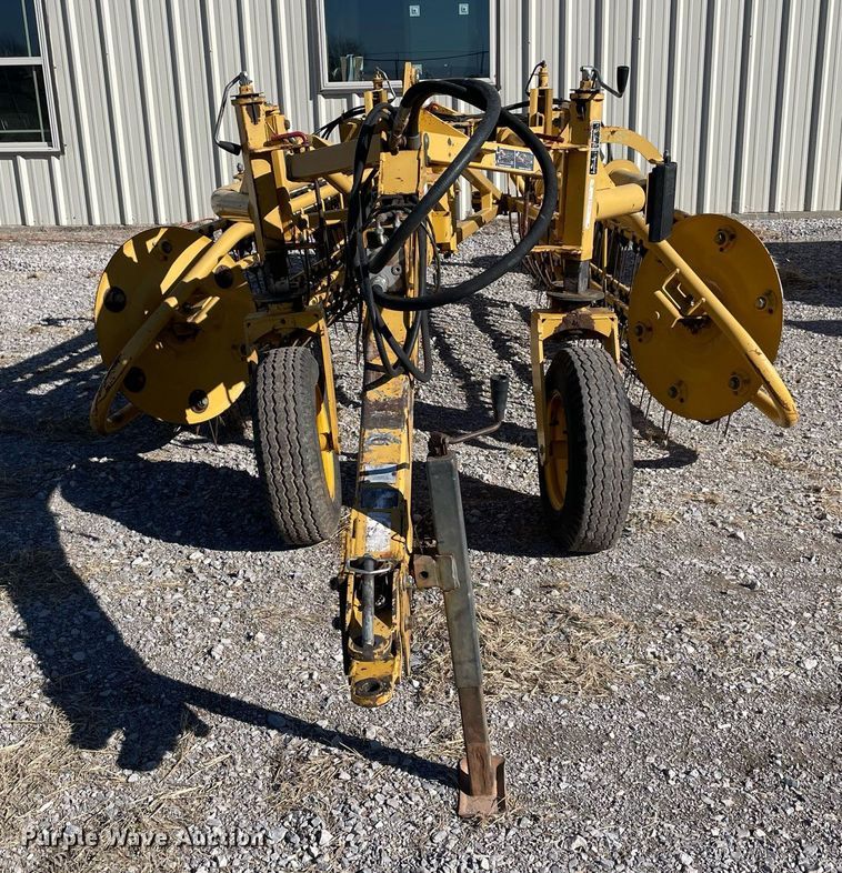 image for item NA9752 Vermeer R2300 hay rake