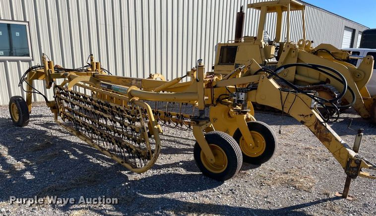 image for item NA9752 Vermeer R2300 hay rake