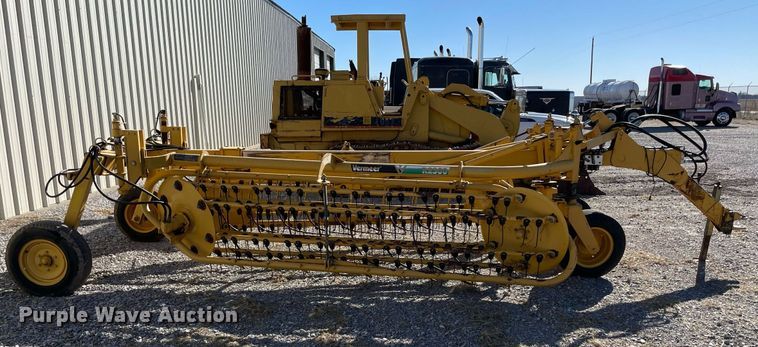 image for item NA9752 Vermeer R2300 hay rake