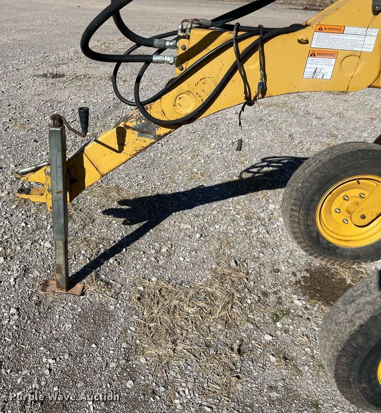 image for item NA9752 Vermeer R2300 hay rake