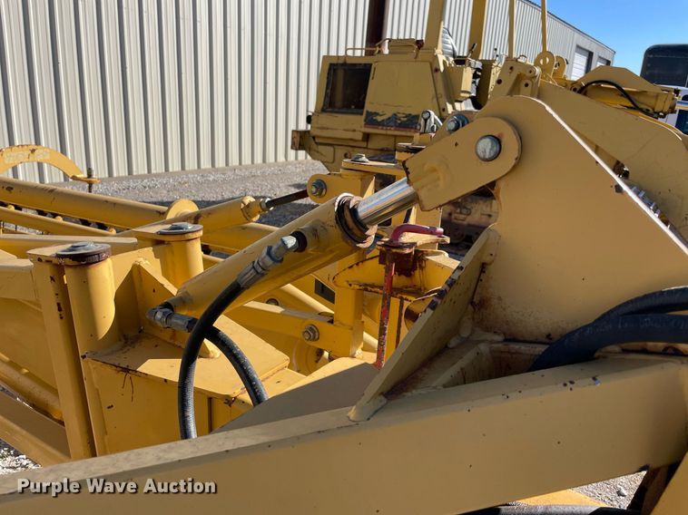 image for item NA9752 Vermeer R2300 hay rake