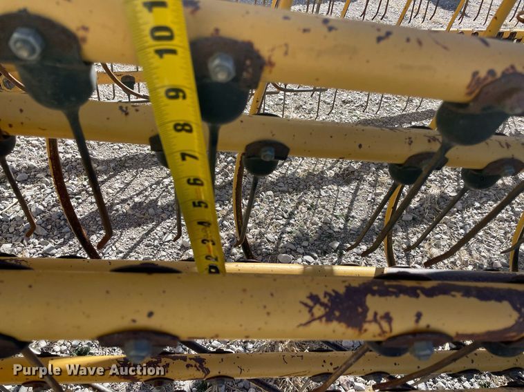 image for item NA9752 Vermeer R2300 hay rake