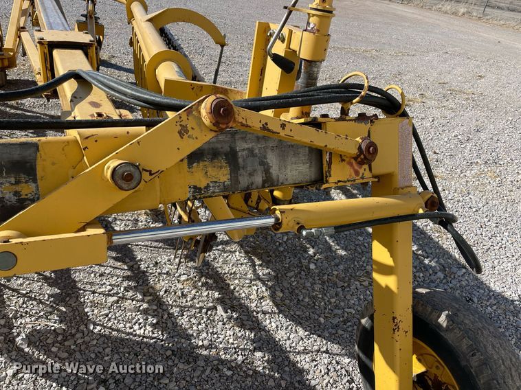 image for item NA9752 Vermeer R2300 hay rake