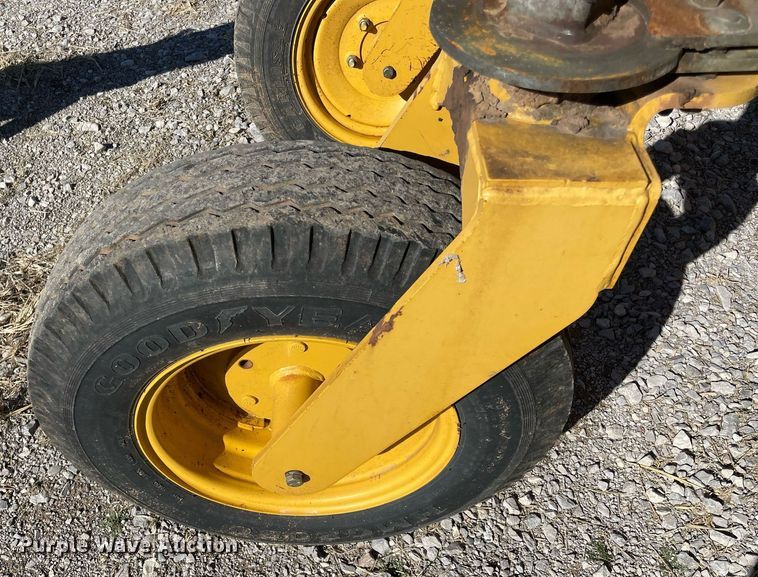 image for item NA9752 Vermeer R2300 hay rake