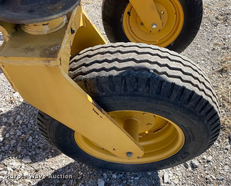 image for item NA9752 Vermeer R2300 hay rake