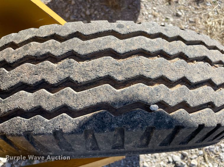 image for item NA9752 Vermeer R2300 hay rake