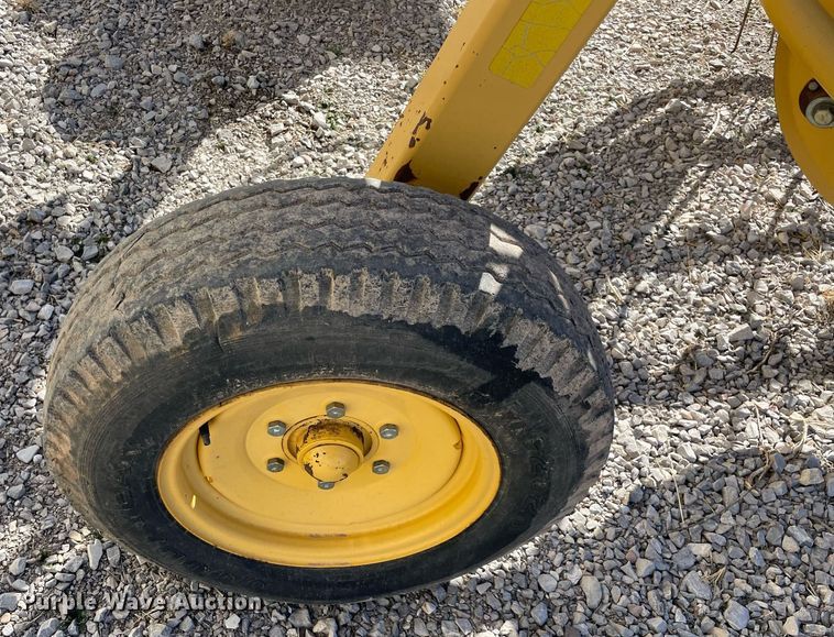 image for item NA9752 Vermeer R2300 hay rake