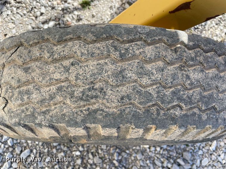 image for item NA9752 Vermeer R2300 hay rake