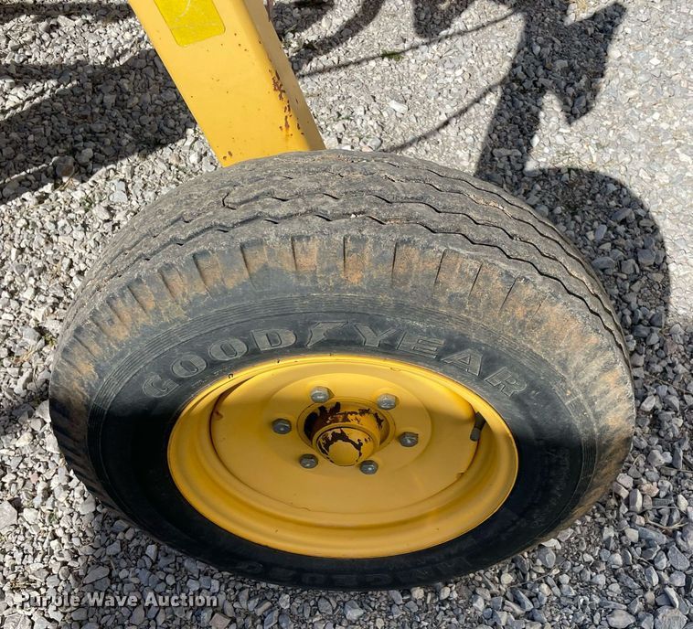 image for item NA9752 Vermeer R2300 hay rake