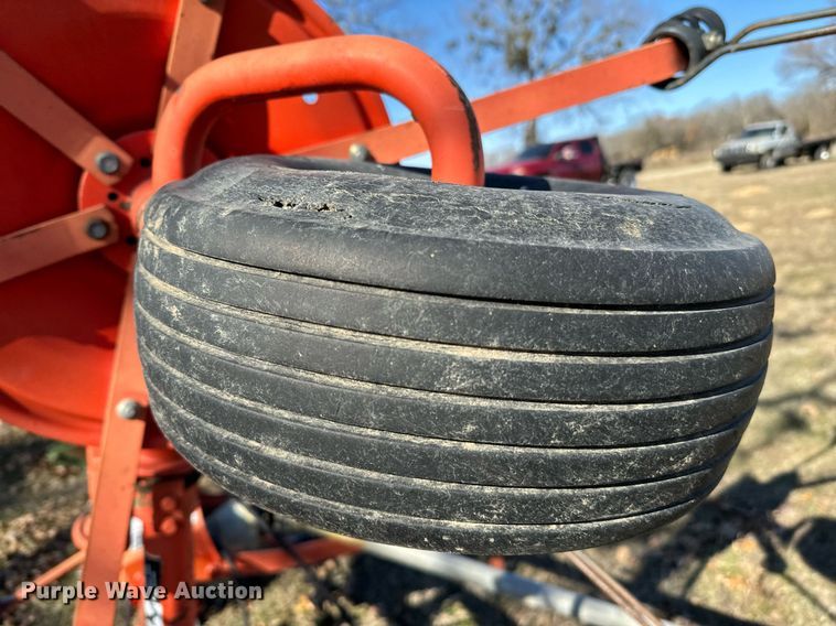 image for item NA9755 Kuhn GF5001TH hay tedder