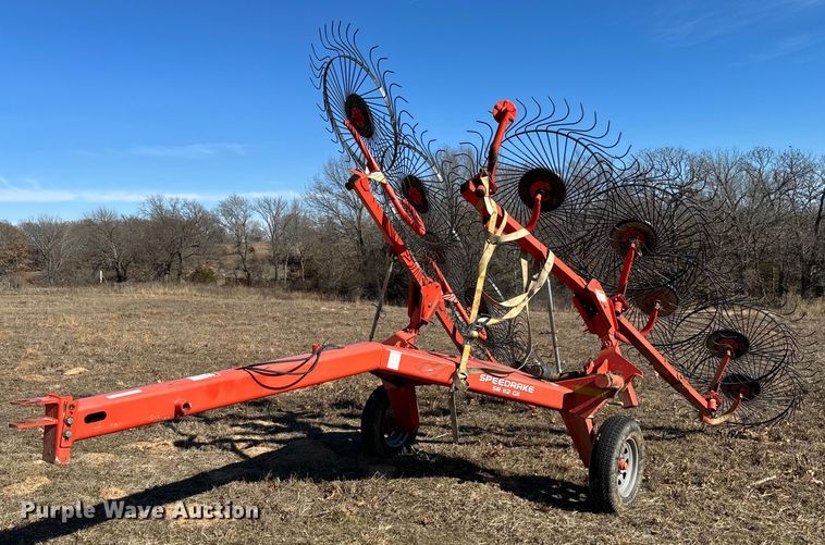 image for item NA9760 Kuhn Speedrake SR112 G11 hay rake
