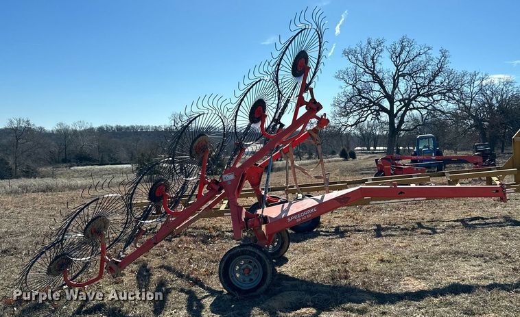 image for item NA9760 Kuhn Speedrake SR112 G11 hay rake