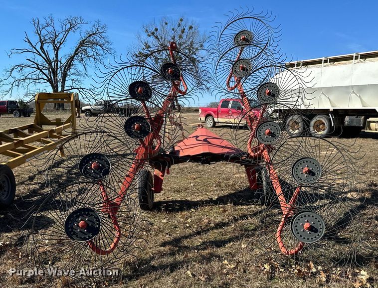 image for item NA9760 Kuhn Speedrake SR112 G11 hay rake
