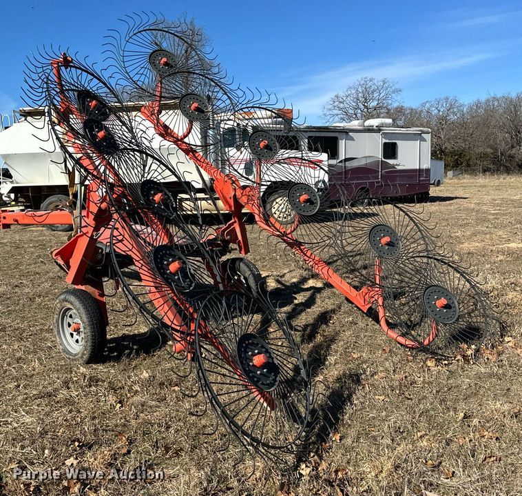 image for item NA9760 Kuhn Speedrake SR112 G11 hay rake