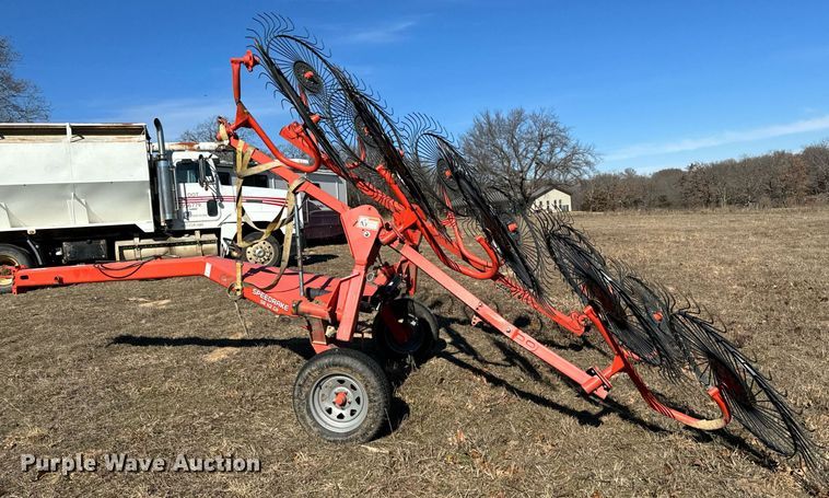 image for item NA9760 Kuhn Speedrake SR112 G11 hay rake