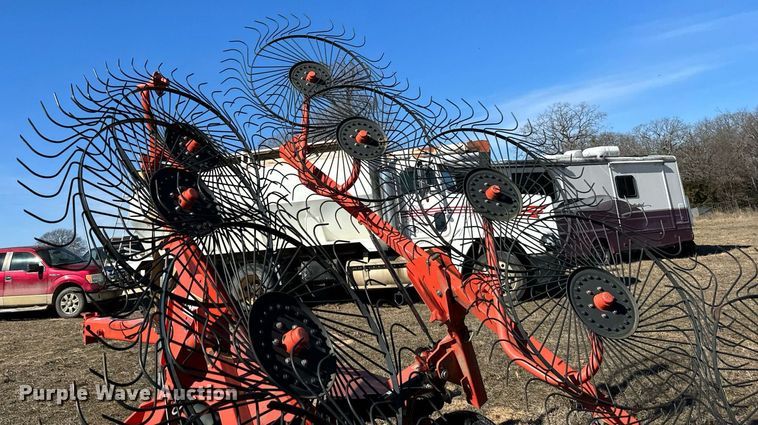 image for item NA9760 Kuhn Speedrake SR112 G11 hay rake