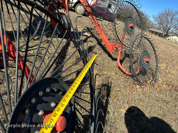 image for item NA9760 Kuhn Speedrake SR112 G11 hay rake