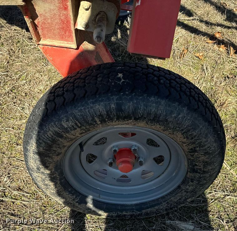 image for item NA9760 Kuhn Speedrake SR112 G11 hay rake