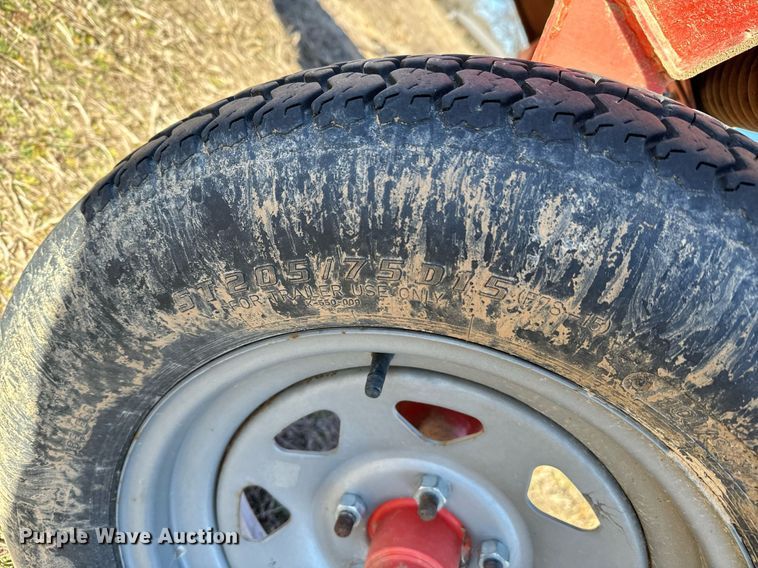 image for item NA9760 Kuhn Speedrake SR112 G11 hay rake