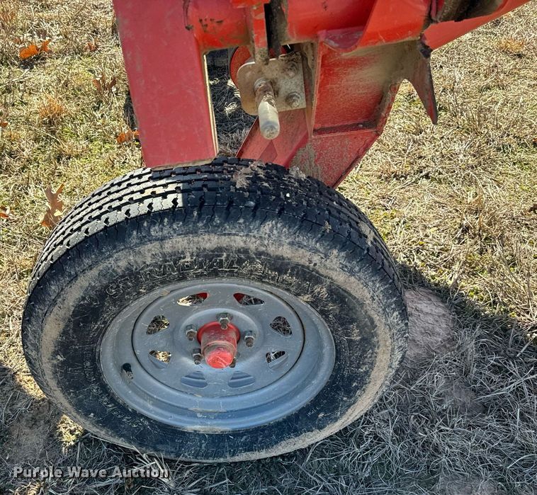 image for item NA9760 Kuhn Speedrake SR112 G11 hay rake