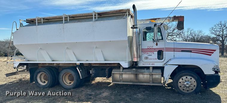 image for item NA9763 1989 Freightliner feed delivery truck