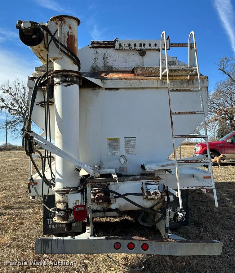 image for item NA9763 1989 Freightliner feed delivery truck