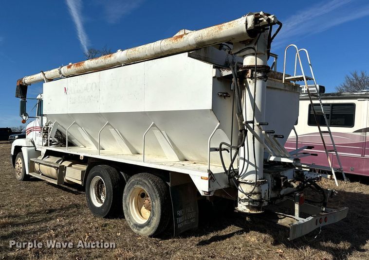 image for item NA9763 1989 Freightliner feed delivery truck