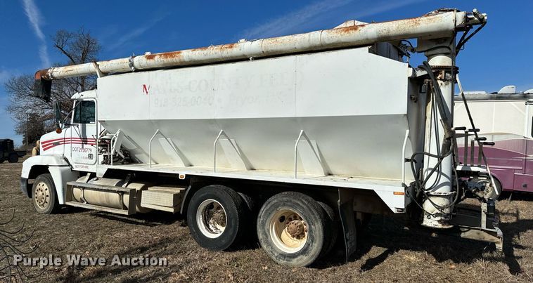 image for item NA9763 1989 Freightliner feed delivery truck
