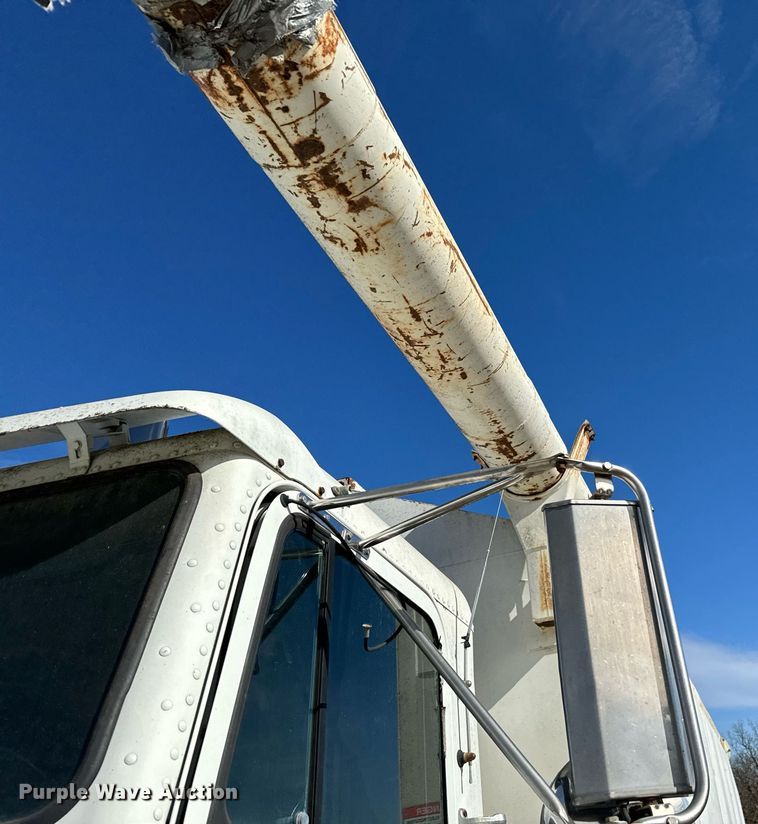 image for item NA9763 1989 Freightliner feed delivery truck