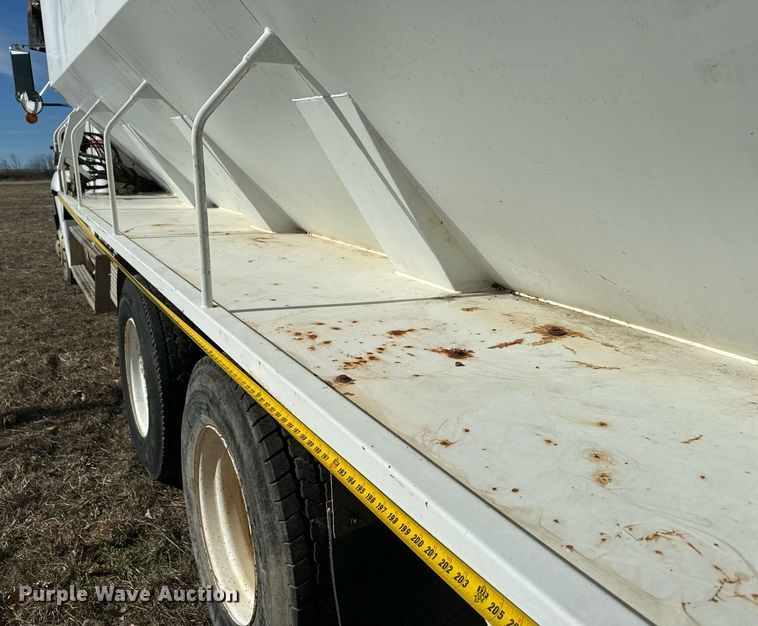 image for item NA9763 1989 Freightliner feed delivery truck