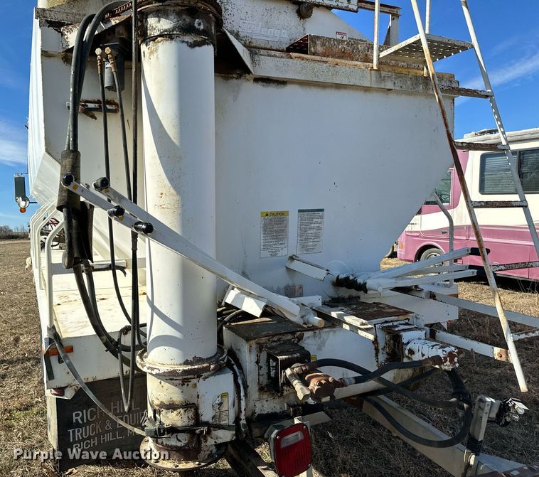 image for item NA9763 1989 Freightliner feed delivery truck