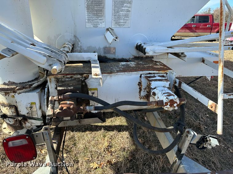 image for item NA9763 1989 Freightliner feed delivery truck