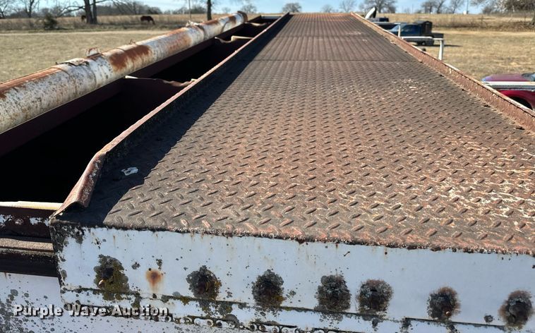 image for item NA9763 1989 Freightliner feed delivery truck