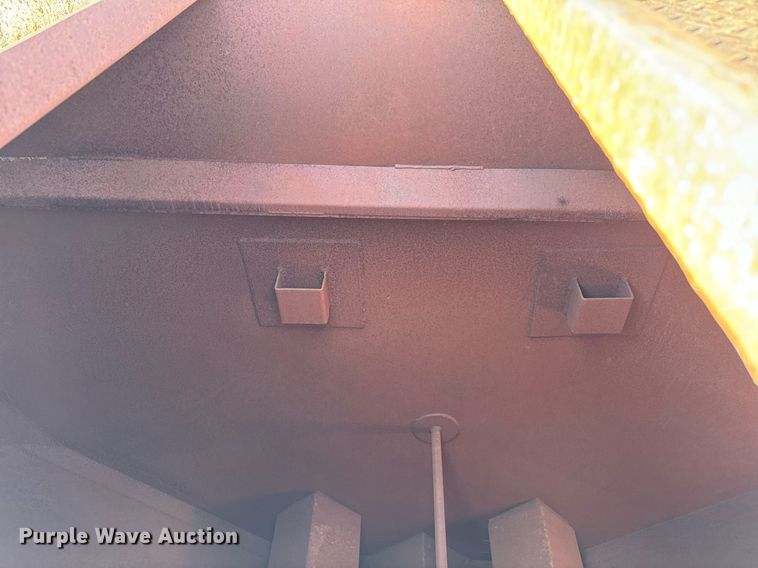 image for item NA9763 1989 Freightliner feed delivery truck