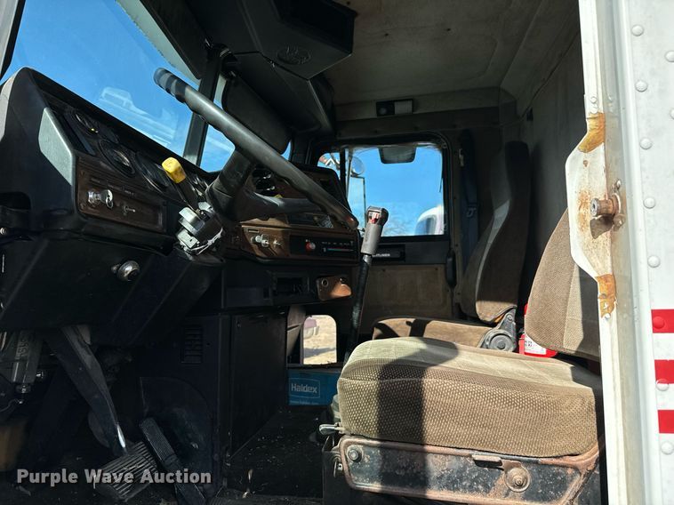 image for item NA9763 1989 Freightliner feed delivery truck