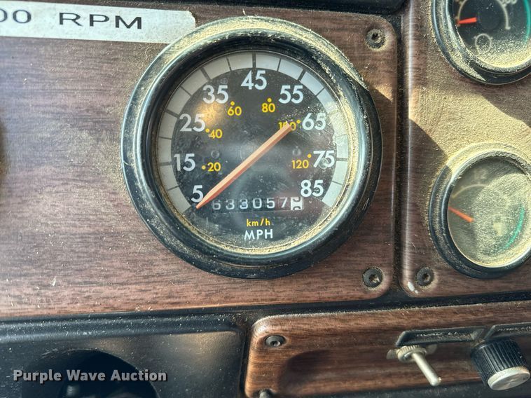 image for item NA9763 1989 Freightliner feed delivery truck